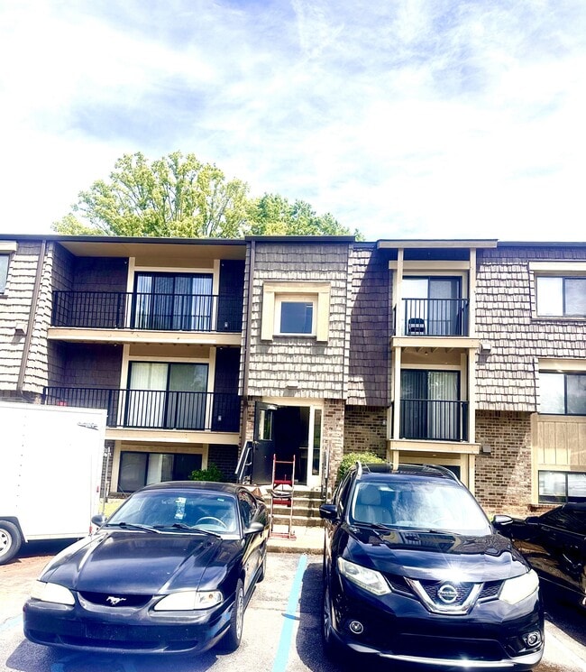 Building Photo - 1101 Menlo Dr