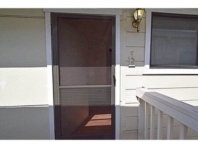 Building Photo - 530 3rd St