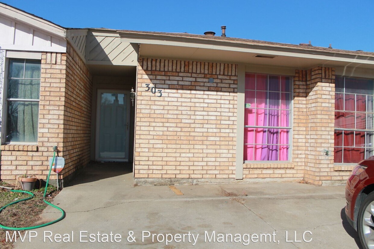 Foto principal - 3 br, 2 bath House - 303 Kathleen Dr