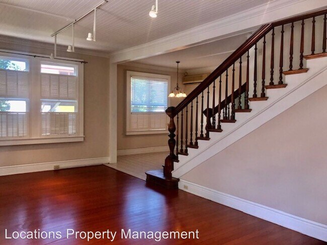 Building Photo - 2142 Wilder Ave