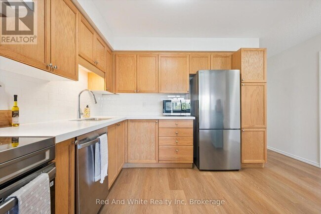 Building Photo - 151 Clairfields Dr E