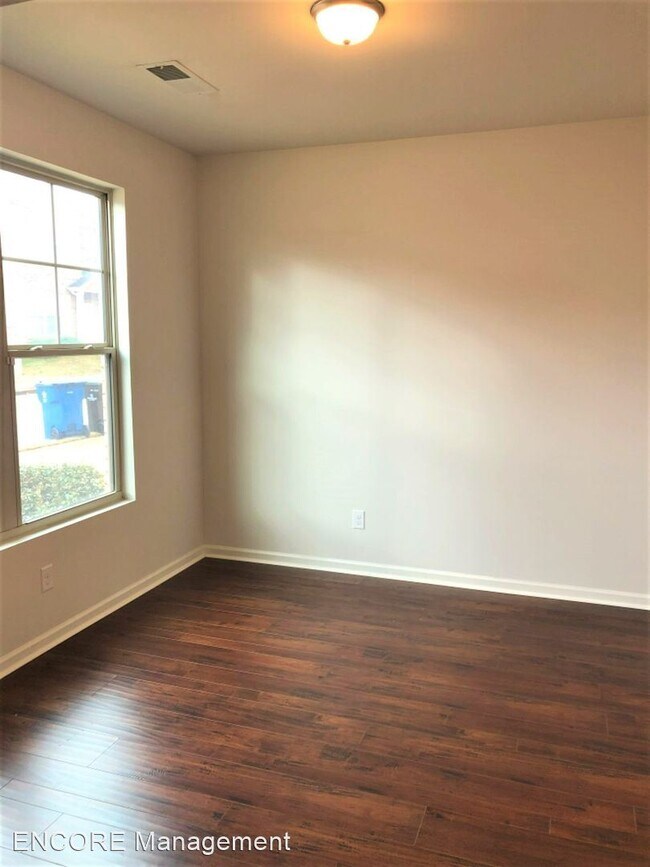 Building Photo - 4 br, 2.5 bath House - 505 Tulip Lane