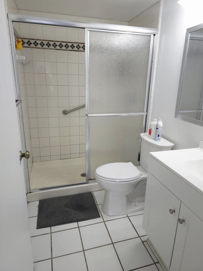 Foto del edificio - 1102 Green Pine Blvd