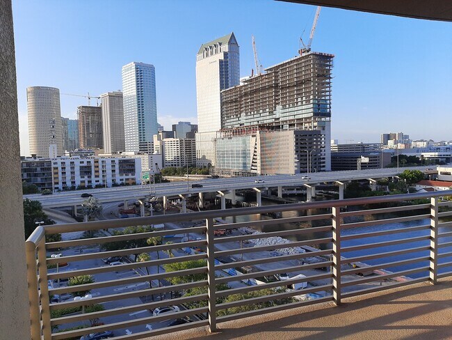 Foto del edificio - 275 Bayshore Blvd