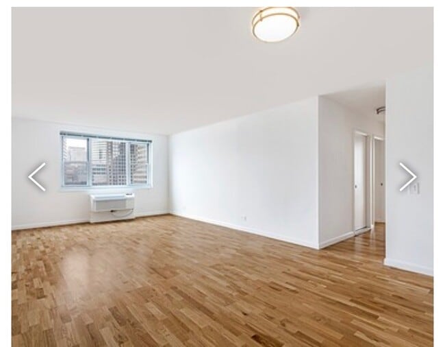 Building Photo - 355 S End Ave