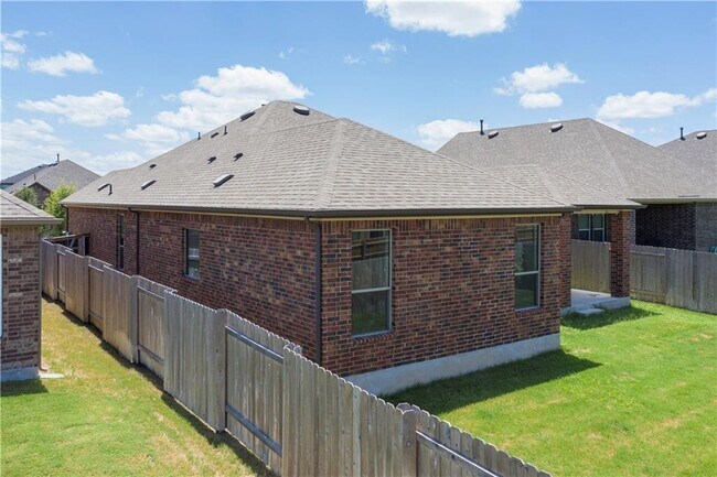 Building Photo - 1221 Backcountry Dr