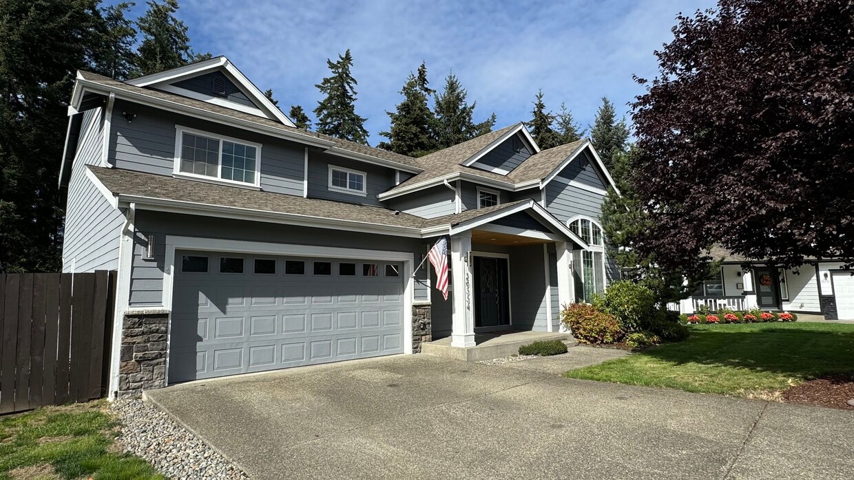 Primary Photo - Spacious Two Story Home - The Buttes