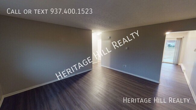 Building Photo - Renovated 2 Bedroom, 1 Bath Ranch Apartmen...