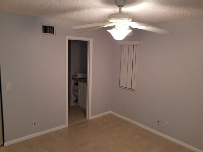 Building Photo - 21906 Lake Forest Cir