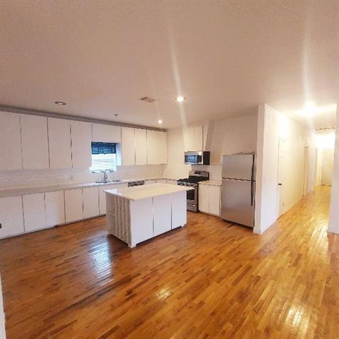 Foto del edificio - 1023 E Oak St