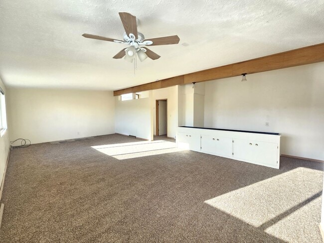 Building Photo - 302 N Argonne Rd