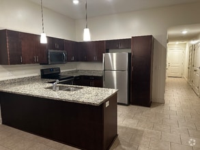 Building Photo - 9419 N Robinhood Ave