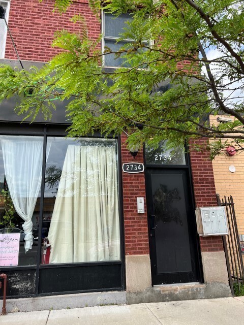 Building Photo - 2734 N Western Ave