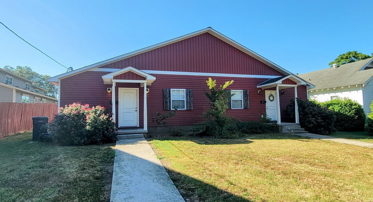 Primary Photo - 1012 E. Boswell Duplex