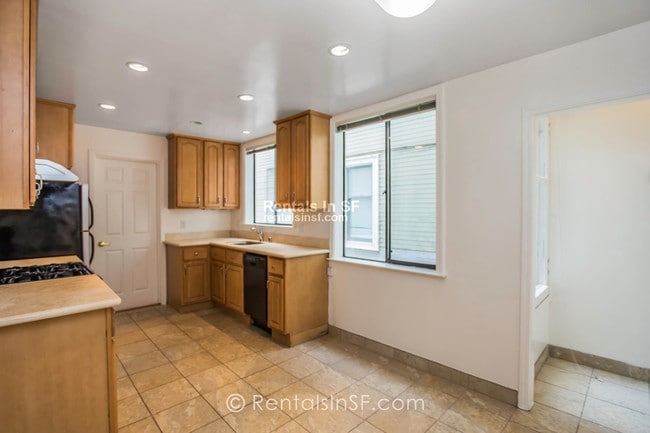 Building Photo - Spectacular 2 Br Flat in Haight Ashbury!