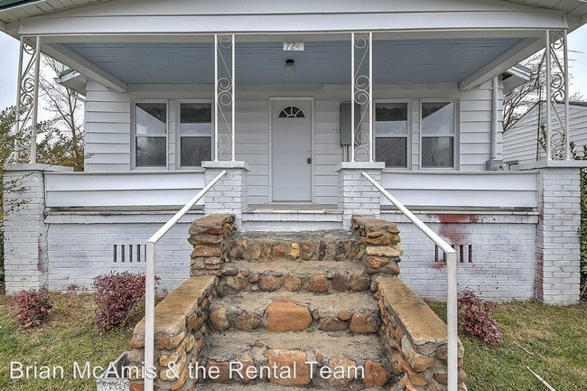 Building Photo - 3 br, 1.5 bath House - 724 Forest St