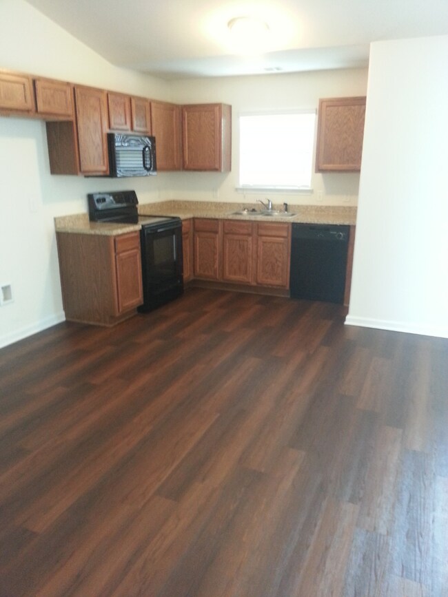 Building Photo - 56 Roseberry Cir