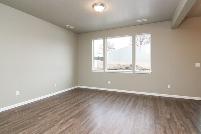 Building Photo - Modern Two Story Duplex for rent in Spokan...