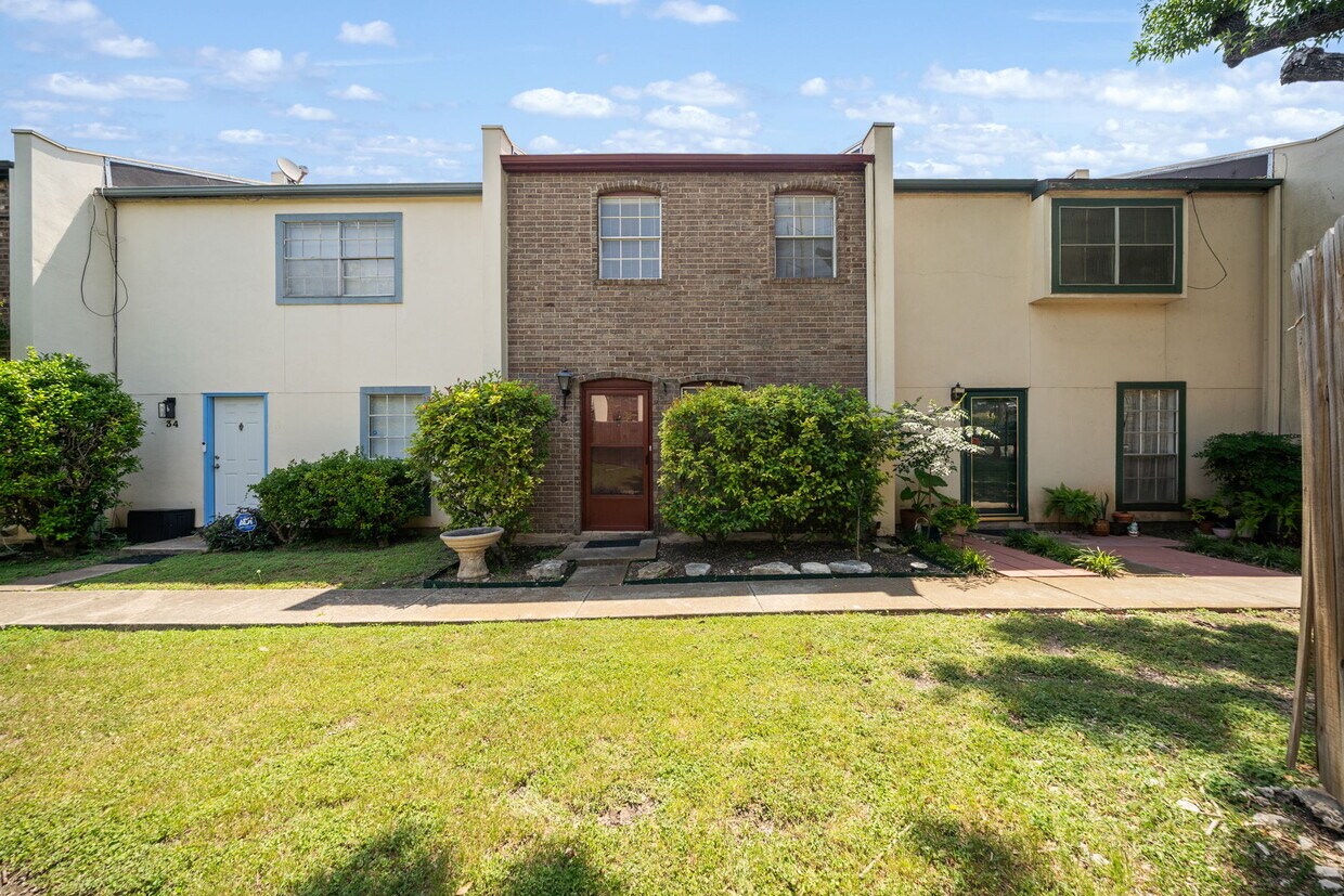 Foto principal - 6427 Wurzbach Rd
