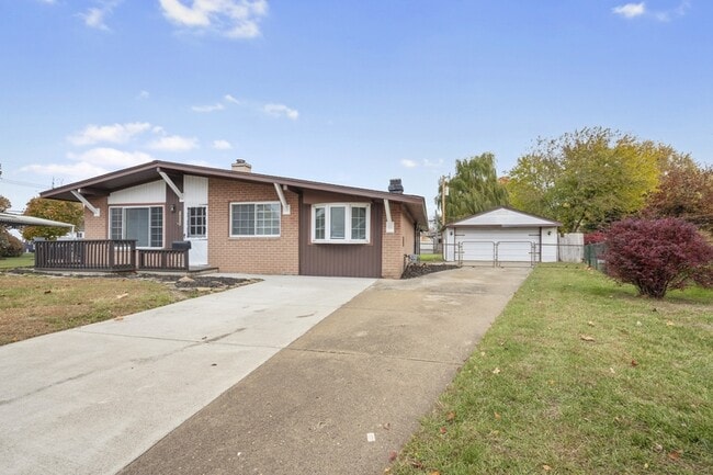 Building Photo - 34000 Fernwood St