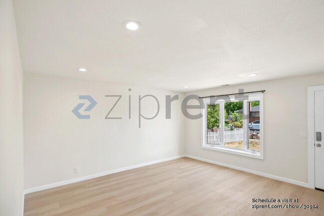 Building Photo - 2675 Phillips Ave