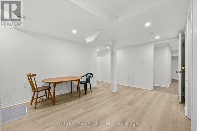 Building Photo - 5554 Churchill Meadows Blvd