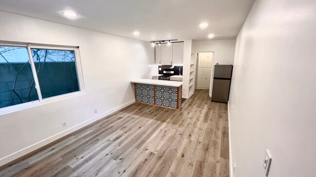 Building Photo - 14 28th Ave