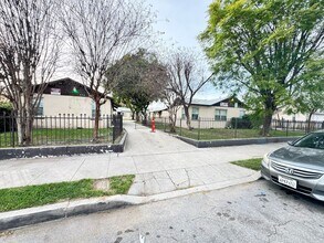 Building Photo - 834-846 N Davidson Ave