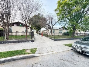 Building Photo - 834-846 N Davidson Ave