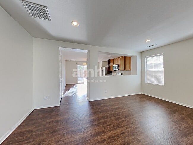 Building Photo - 251 Lonewolf Dr