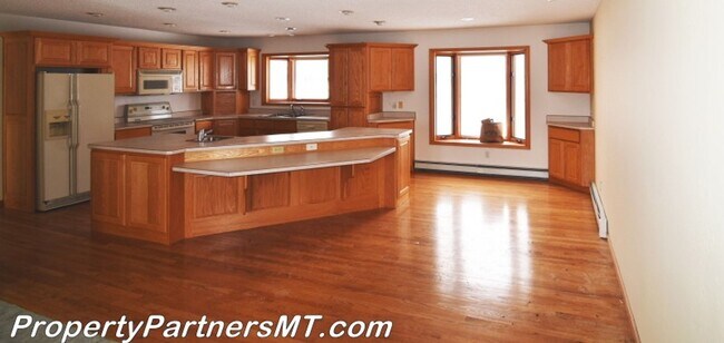 Foto del edificio - This is a beautiful Farmhouse on 5 Acres.