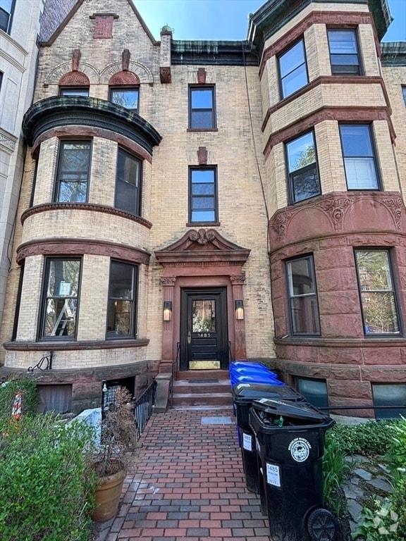 Building Photo - 1491 Beacon St
