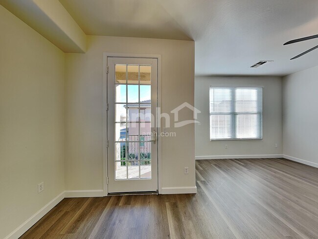 Building Photo - 881 S Storment Ln