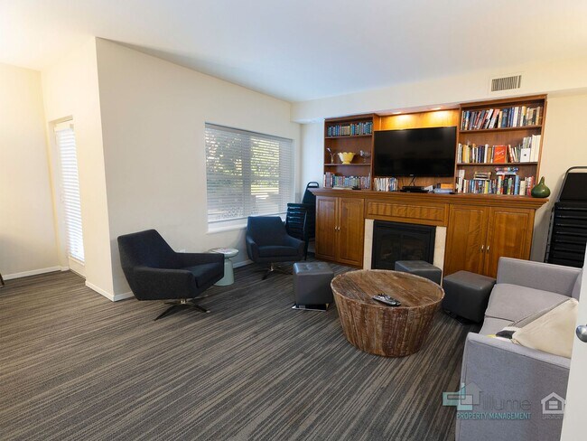 Foto del edificio - University Park 2 Bd/1 Bth With Fitness Ce...