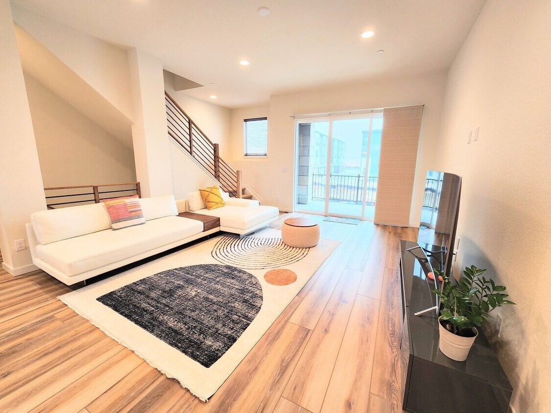 Foto principal - Enchanting and modern 3 bedroom, 3.5 bathr...