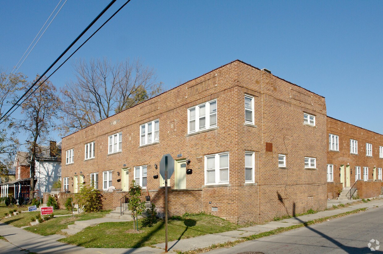 Primary Photo - 792-800 E Mound St
