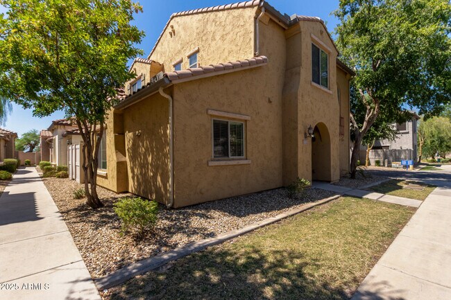 Foto del edificio - 8419 W Vernon Ave