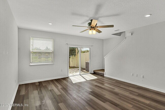 Foto del edificio - 92 Silver Fern Dr