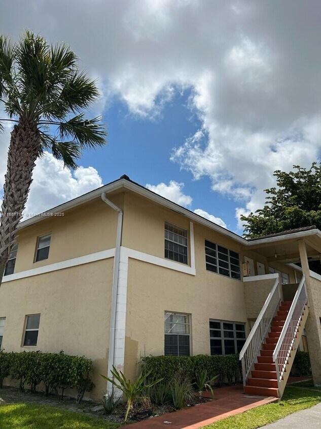 Foto principal - 9992 Twin Lakes Dr