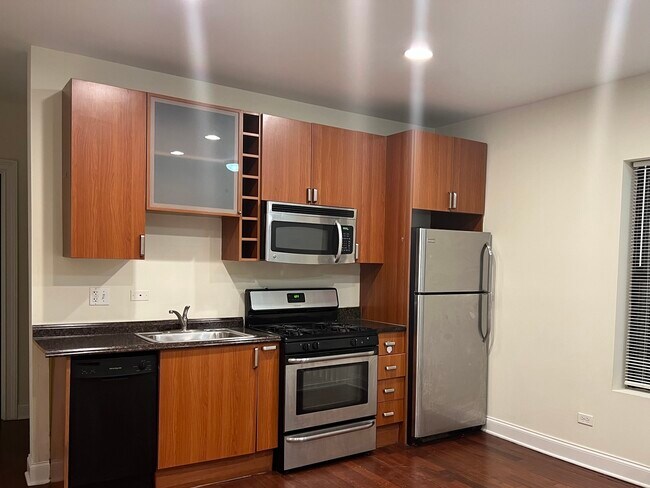 Building Photo - 7208 N Wolcott Ave