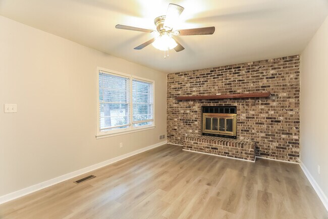 Foto del edificio - 3 Bedroom Center Point Home