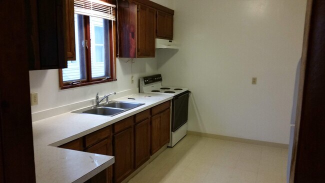 Kitchen - 416 Hamilton St