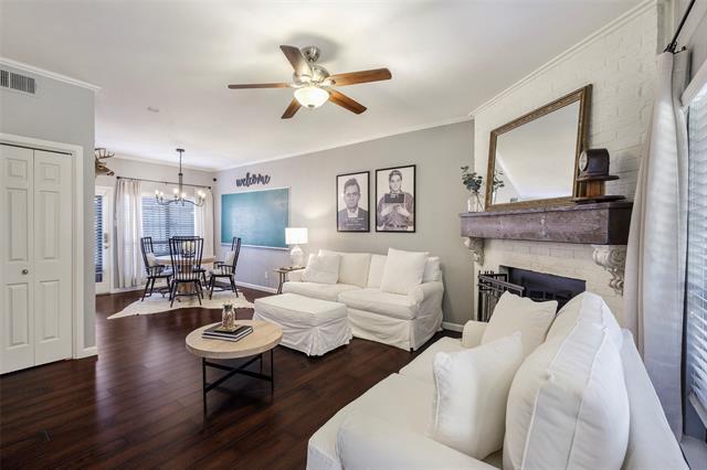 Building Photo - 9910 Royal Ln