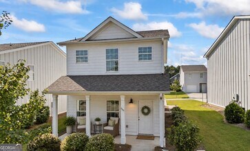 Building Photo - 365 Lorien Way