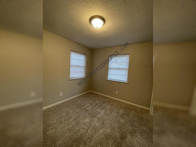 Building Photo - 7400 Debbie Dr