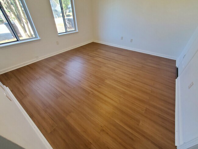 Foto del edificio - 9005 Stoneleigh Trce