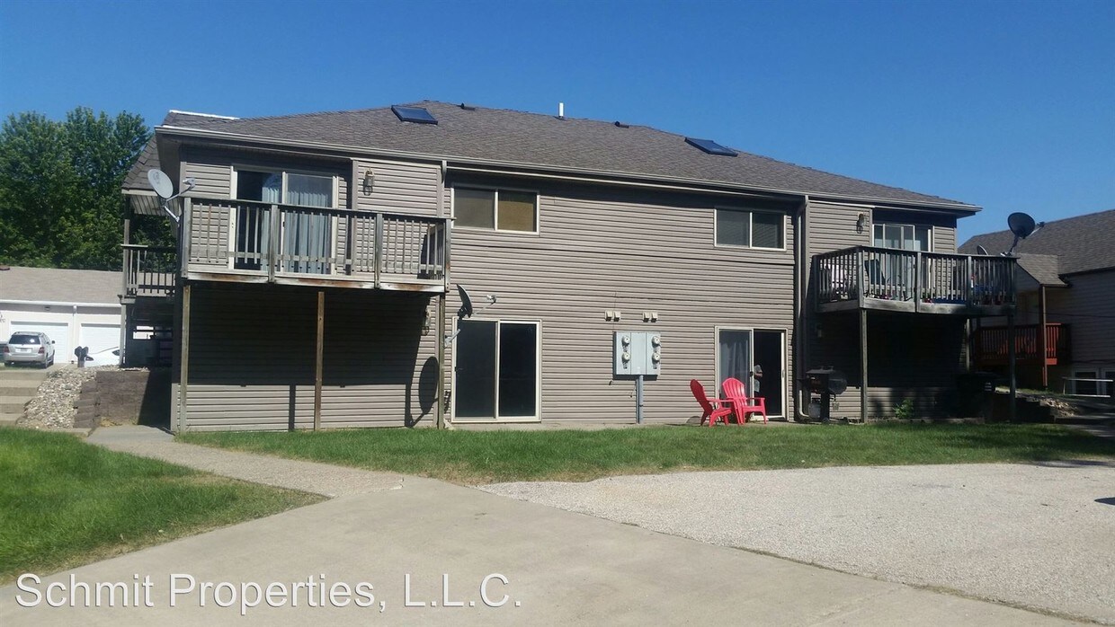 Building Photo - 3017 Viking Dr
