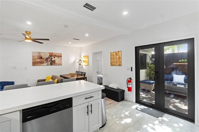 Foto del edificio - 719 NE 36th St