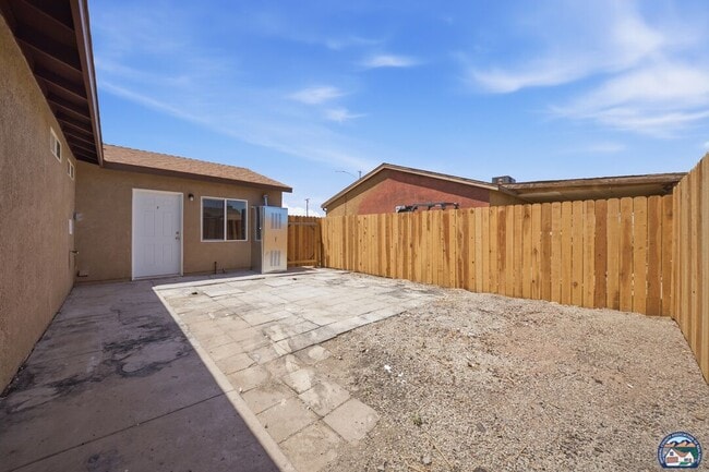 Building Photo - 1077 Wozencraft St