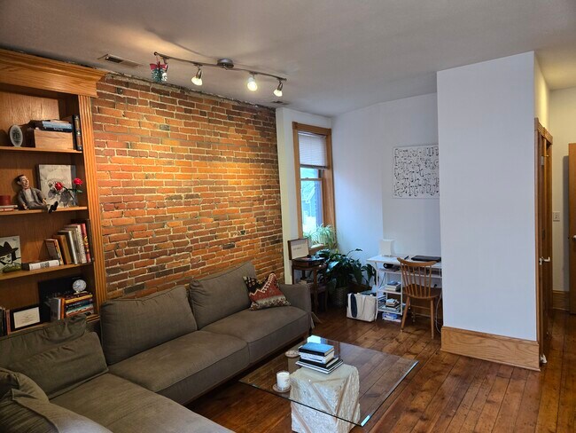 Foto del edificio - 4738 Lorain Ave